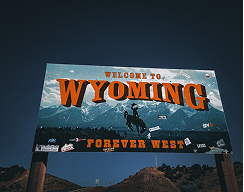 Welcome to Wyoming sign depicting Jackson Town Square